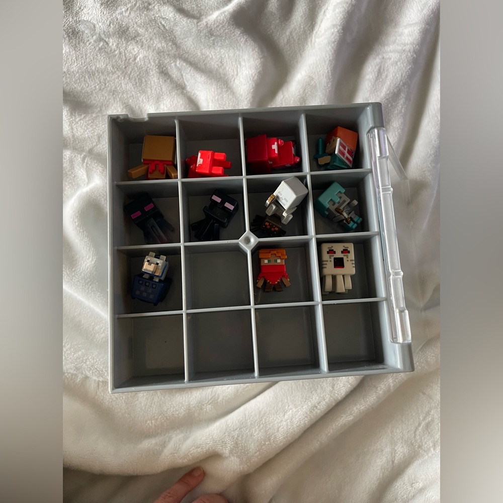 Minecraft Collectors Storage Box - Picture 5 of 12